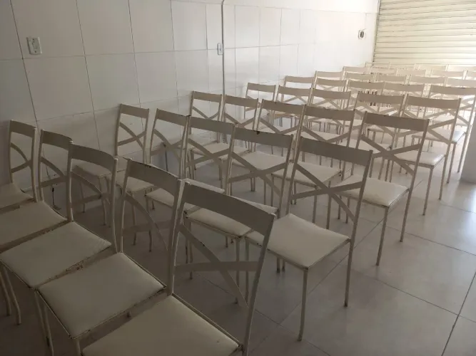 Cadeiras para aniversário, igrejas 