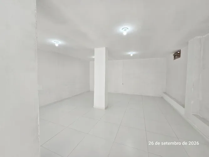 Alugo ponto comercial (Frente ao Feira IX)