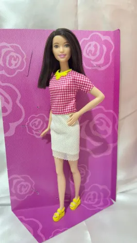 Boneca barbie fashionista