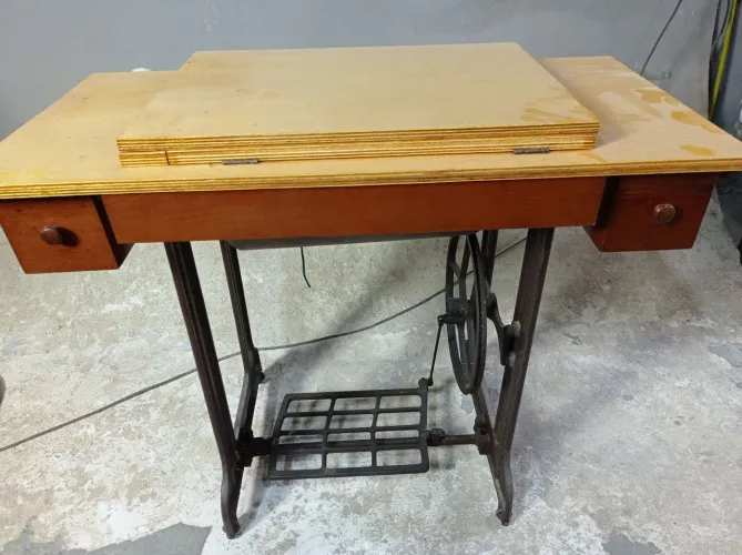 Gabinete Singer com estrutura completa