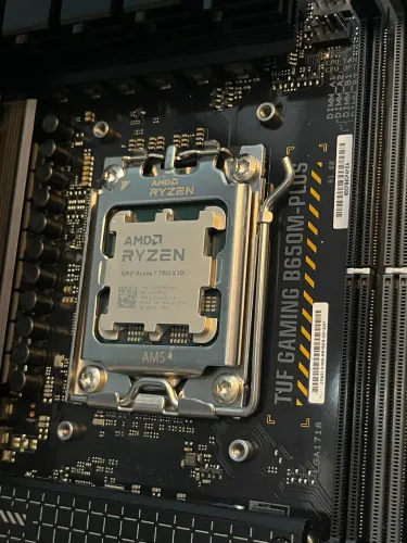 ASUS B650 TUF GAMING PLUS / RYZEN 7 7800X3D / 32GB 5.200MHZ DDR5 KINGSTON FURY RGB