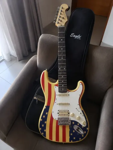 Guitarra Eagle stratocaster modelo STS 001 US