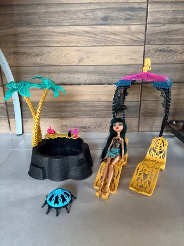 Monster High Cléo de Nile Oásis Original Mattel
