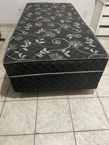 Cama solteiro com colchão