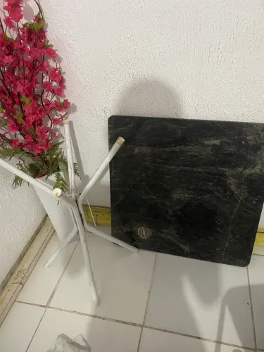 Vendo mesa de mármore com 4 cadeiras