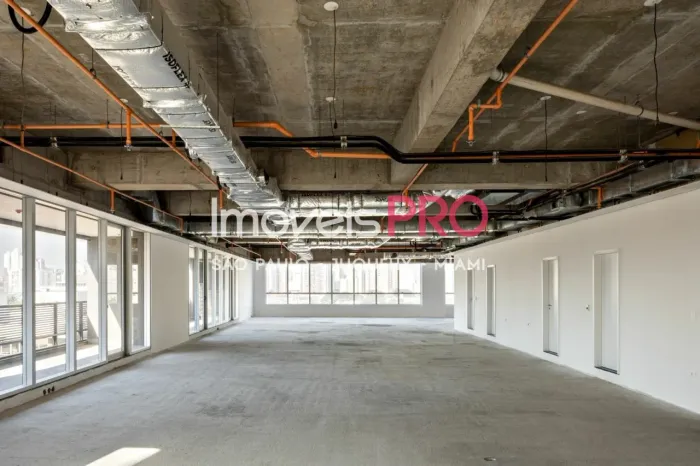 Região da Berrini com 253m² e 6 vagas.