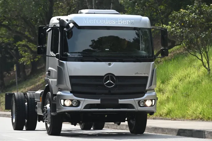 CABINE MERCEDES ATÊGO SIMPLES 2026 COMPLETA