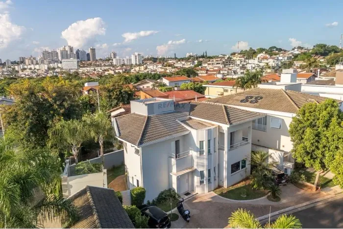 RE/MAX Vende Casa com 3 suítes, 4 vagas, 300m², Condomínio Riviera Jardins - Parque Alto T