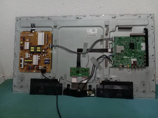 Smart TV LG 49 polegadas, modelo 49UB8200-SH, leia a descrição