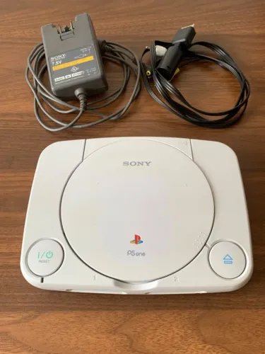 Console Playstation 1 Desbloqueado Ps One Baby Leitor 100% + Fonte Original + Controle
