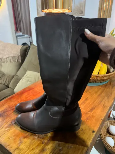 Bota de couro marrom 