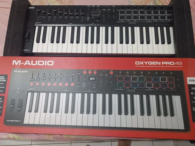 Controlador M- áudio Oxygem pro 49