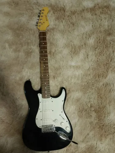 GUITARRA Stratocaster Rocky by Condor <br><br>Les Paul LP5 Phx - 1900