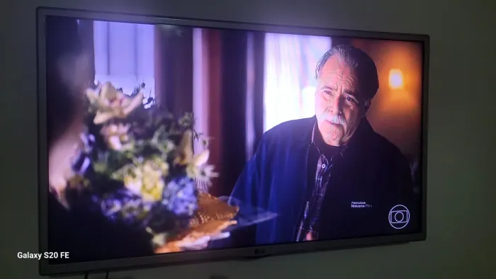 TV LG 32 polegadas Full HD em ótimo estado