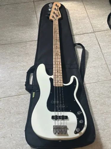 Baixo 4 Cordas Fender Squier Affinity Series® Precision Bass® PJ Olympic White