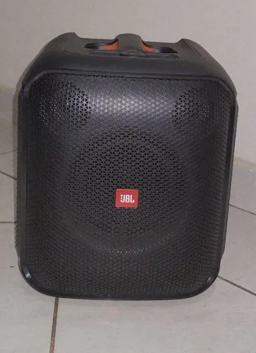 JBL Partybox Encore Essential Usada