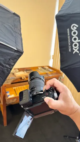 Sony ZV-E10 Mark II + Lente Sony 18-135mm OSS + Cage SmallRig