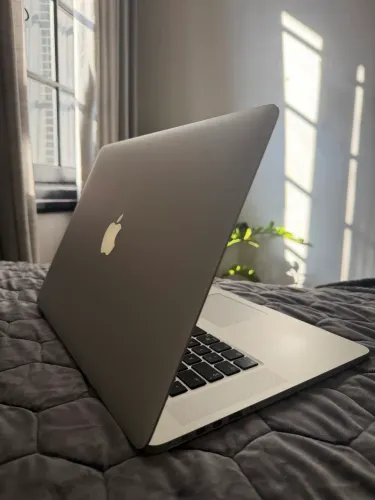 MacBook Pro Retina 15? Mid 2015 - i7, 16GB RAM