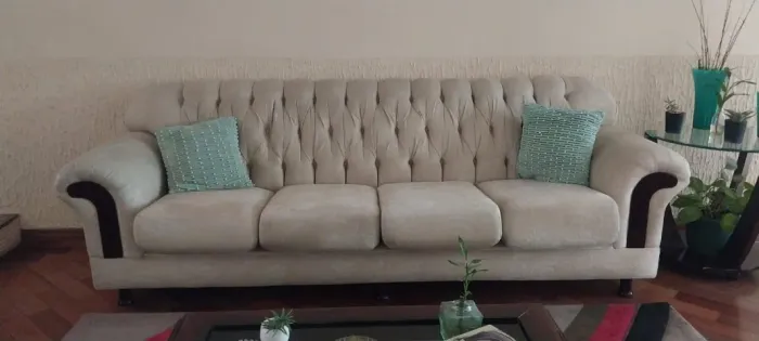 2 sofás e 2 poltronas