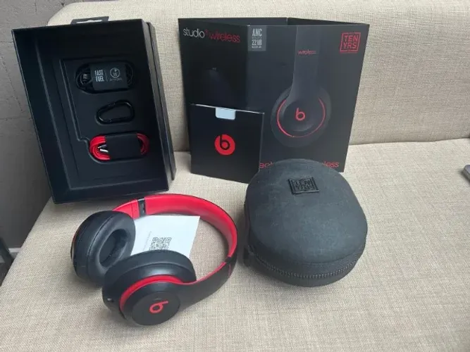 Beats Studio 3 Wireless - Defiant Decade Collection