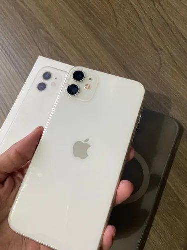 iPhone 11 { 100% original }