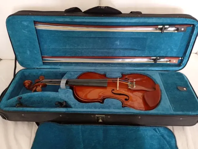 Violino semi novo