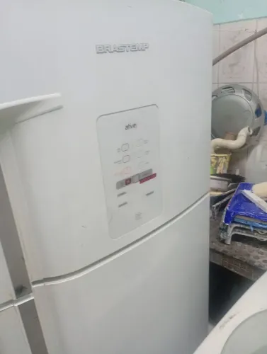 Geladeira Frost Free Brastemp com um pequeno defeitoa . conserto 400,00 na autorisada