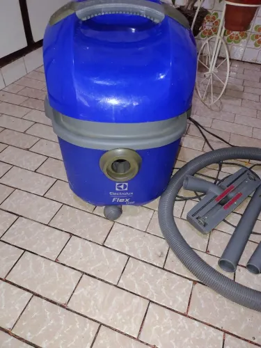 Aspirador de pó e água