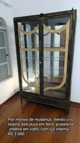 Linda cristaleira antiquário