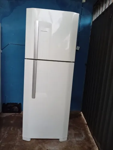 Geladeira Eletrolux 475 litros funcionando perfeitamente
