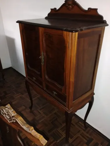 Movel bar Chippendale anos 60 em imbuia com espelhos
