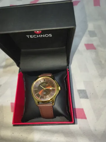 Vende se um relógio technos masculino marrom