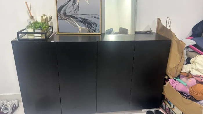 Vende-se aparador preto simples