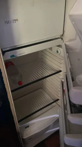 GELADEIRA FUNCIONANDO PERFEITAMENTE