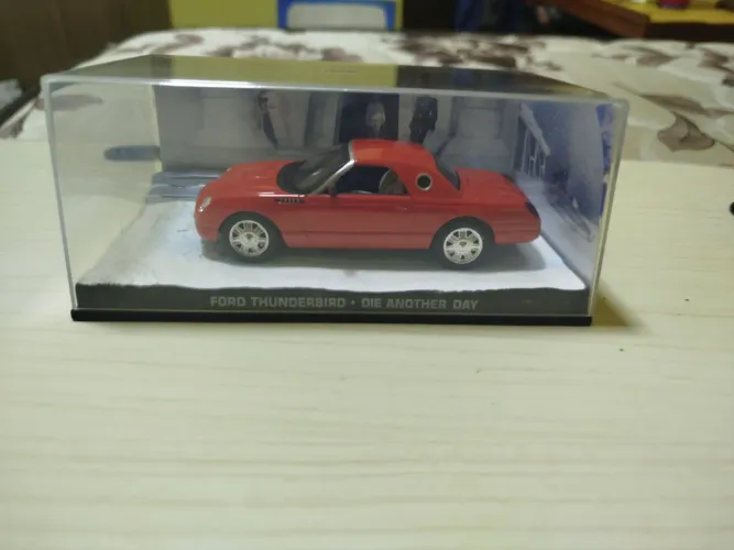 Miniatura 007 Ford Thunderbird Die Another Day