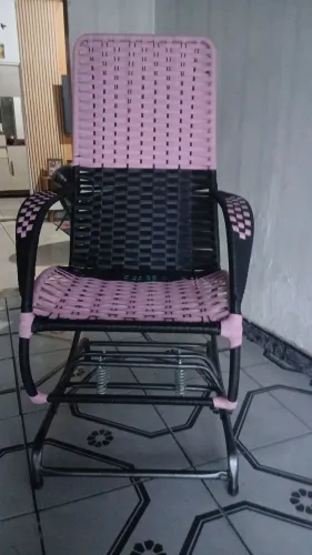 Vendo  una cadeira  de embalo  nova 