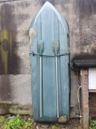 Vendo barco pescador com motor coletes 2 remos valor 2.000