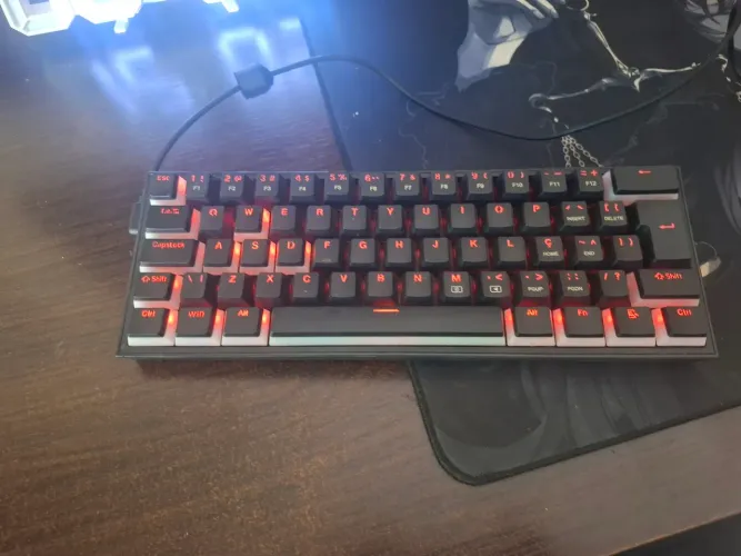 Teclado Redragon modelo k617-rbg-b switch azul