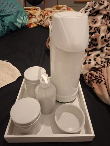 Vendo Kit Higiene Para Bebê Porcelana com Garrafa Térmica