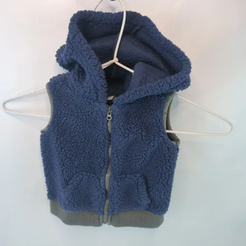 Colete plush Carter's 18 meses azul com gorro