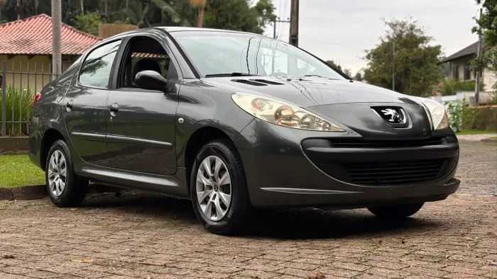 Peugeot 207 Sedan Passion XR 1.4 Flex 8V 4P 2010