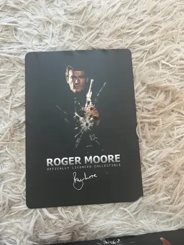 Action Figure James Bond 007 Roger Moore 1/6 - DID Corp (RM001)