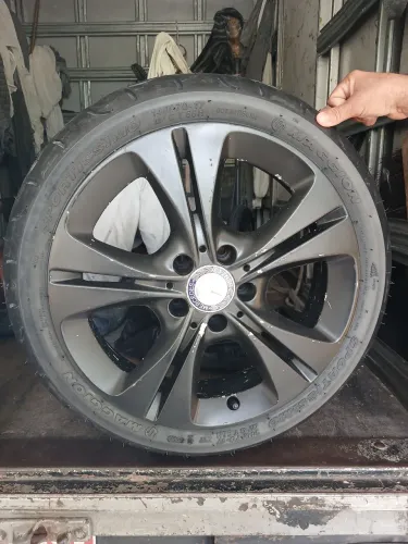 Pneu Mercedes 140/70/17