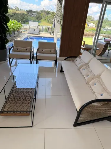 Vendo móveis de casa mesa de 8 cadeiras assentos poltrona sofá e mesa centro