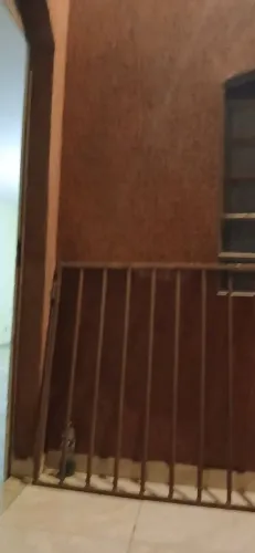 Alugo casa 2 quartos perto metrô, casal sem filhos,, moças ou rapazes. 