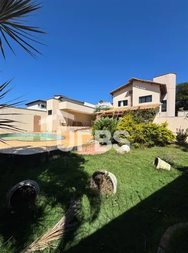 Sobrado de Alto Padrão com 5 Quartos, Piscina e Espaço Gourmet e Localização Privilegiada 