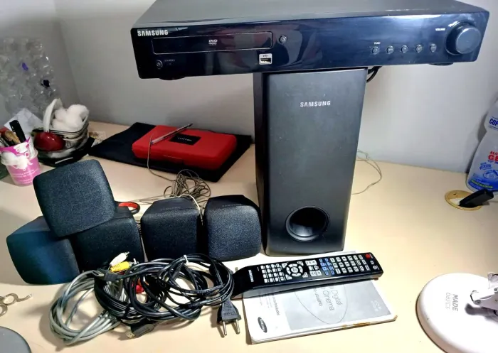 Home Theater Samsung Home Cinema SYSTEM MODEL: HT-Z120T/XAZ AC110 