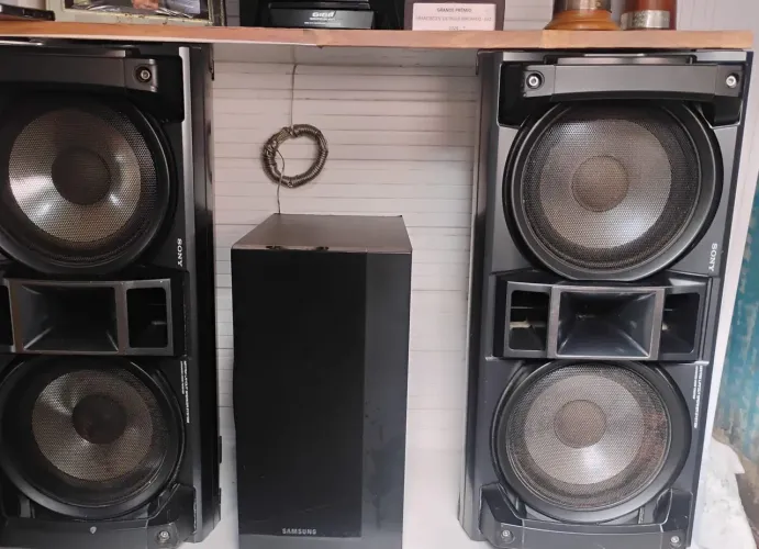 Vendo 2 caixa de som com excelente estado