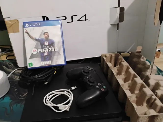 PS4 Slim na caixa na versão 12.00