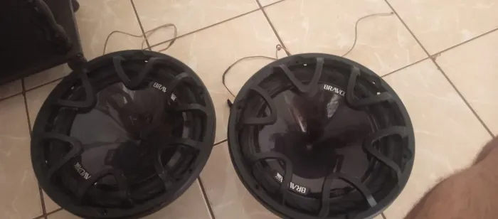 Alto falante Bravox subwofer 220 RMS cada hum. Troco por 2 cornetas e 2 twiter e módulo
